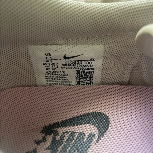 Nike Sneakers - Picture 5 of 6